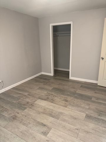 8 Robertson Dr, Shrewsbury, MA 01545
