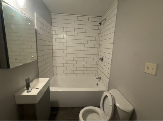 8 Robertson Dr, Shrewsbury, MA 01545