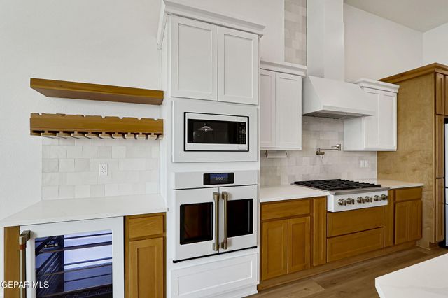 7437 CAVESON Road, El Paso, TX 79911