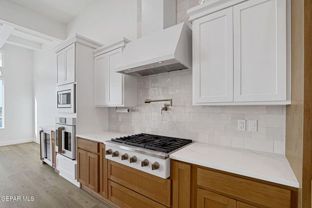 7437 CAVESON Road, El Paso, TX 79911