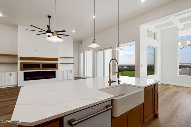 7437 CAVESON Road, El Paso, TX 79911