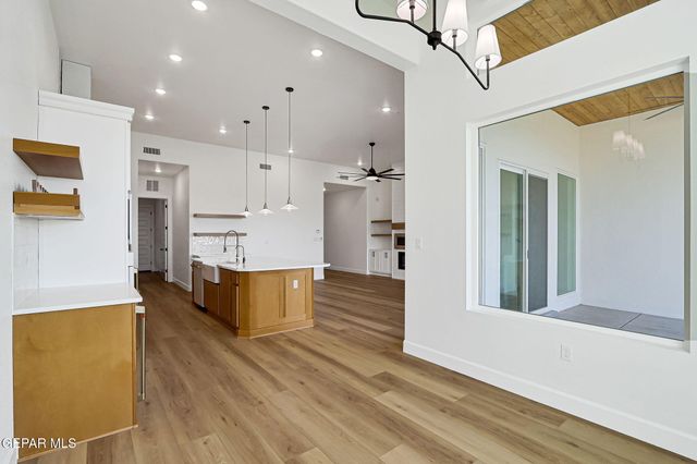 7437 CAVESON Road, El Paso, TX 79911