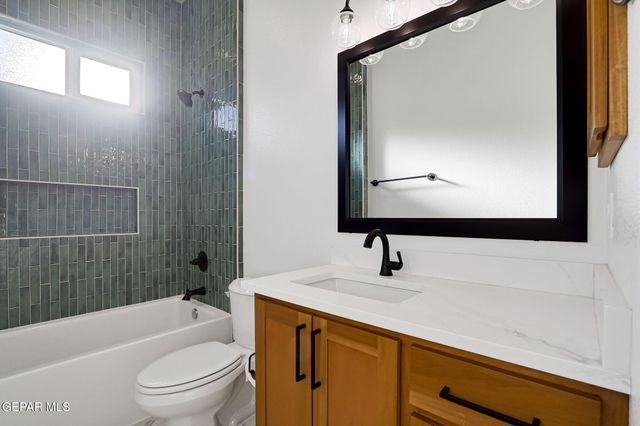 7437 CAVESON Road, El Paso, TX 79911