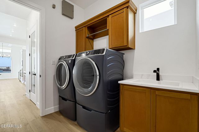 7437 CAVESON Road, El Paso, TX 79911