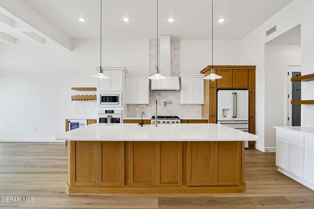 7437 CAVESON Road, El Paso, TX 79911