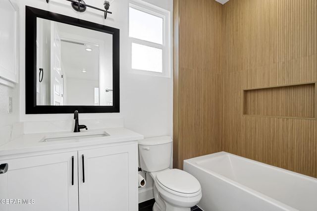 7437 CAVESON Road, El Paso, TX 79911