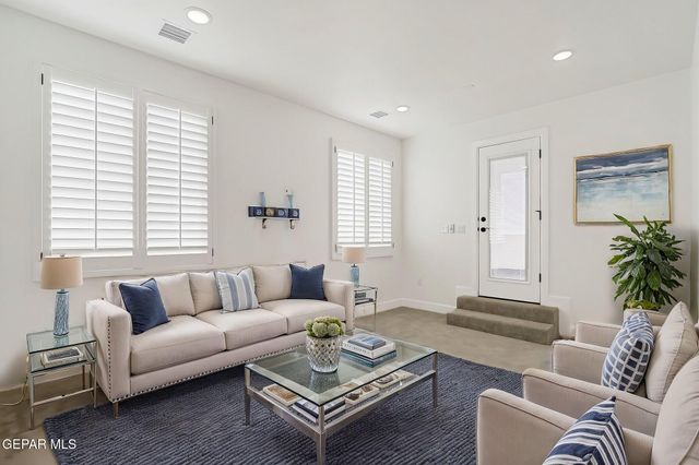 7437 CAVESON Road, El Paso, TX 79911