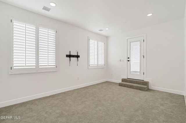 7437 CAVESON Road, El Paso, TX 79911