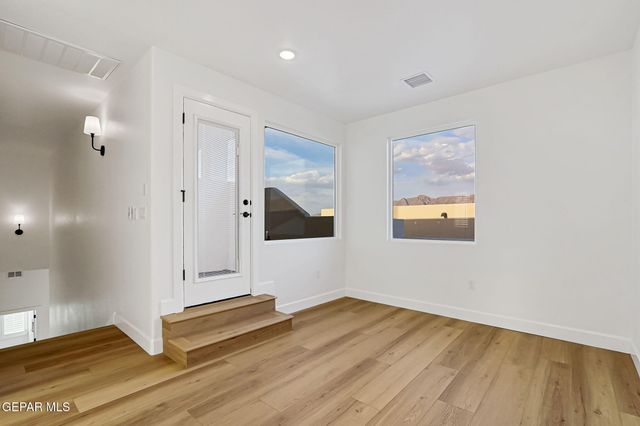 7437 CAVESON Road, El Paso, TX 79911