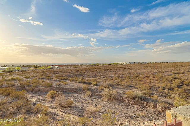 7437 CAVESON Road, El Paso, TX 79911