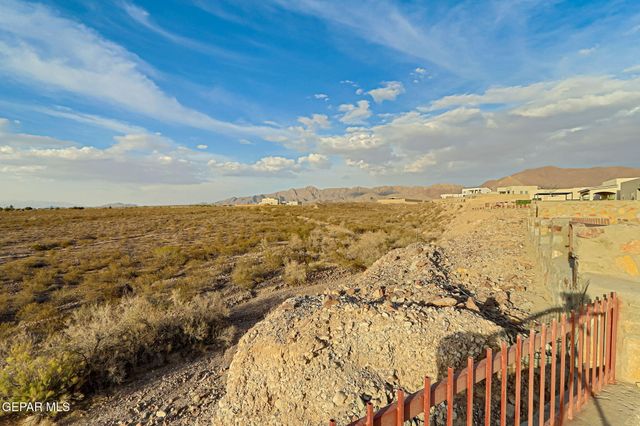 7437 CAVESON Road, El Paso, TX 79911