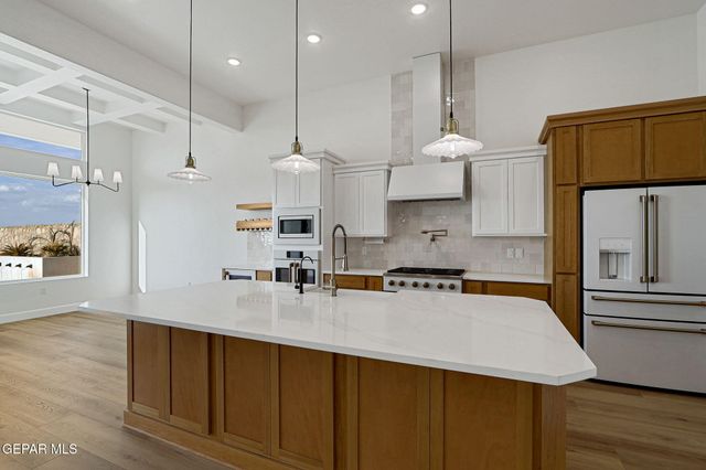 7437 CAVESON Road, El Paso, TX 79911