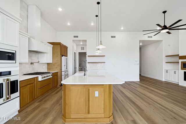 7437 CAVESON Road, El Paso, TX 79911