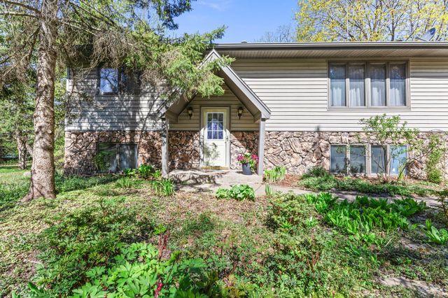 28508 Jocelyn Avenue, Chisago City, MN 55013