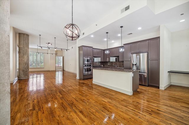 5005 Hidalgo Street 208, Houston, TX 77056