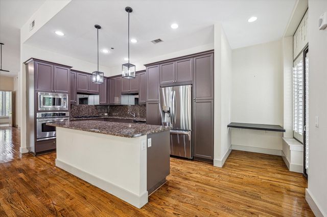 5005 Hidalgo Street 208, Houston, TX 77056