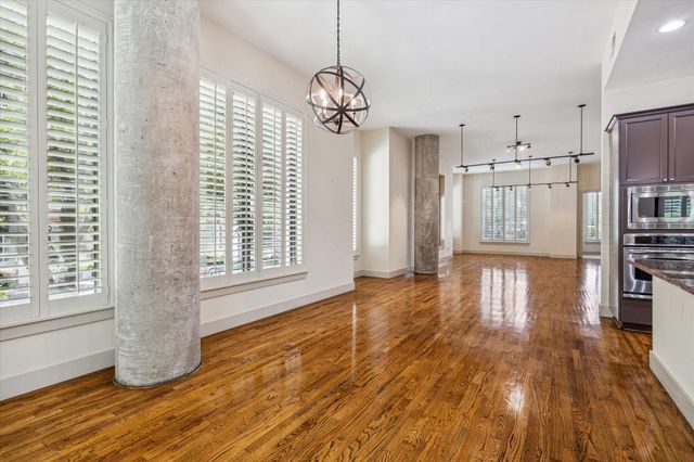 5005 Hidalgo Street 208, Houston, TX 77056