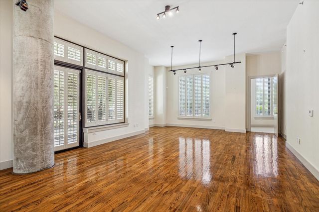 5005 Hidalgo Street 208, Houston, TX 77056