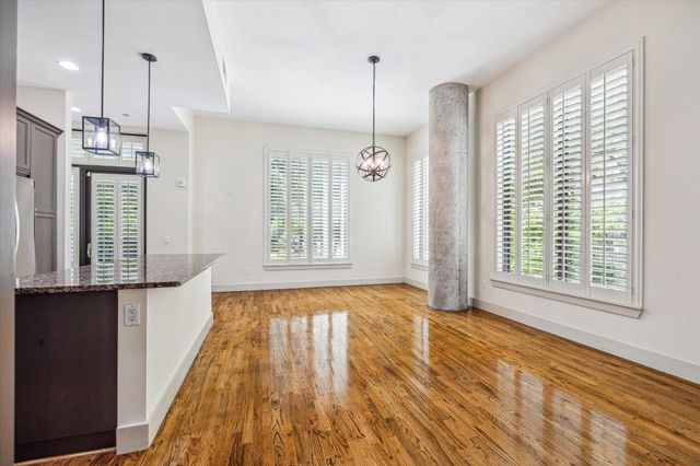 5005 Hidalgo Street 208, Houston, TX 77056