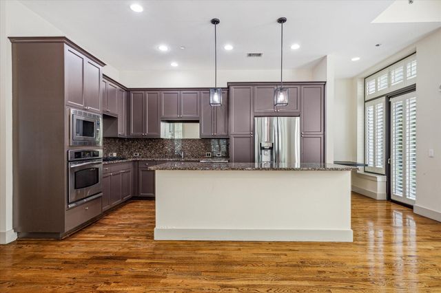 5005 Hidalgo Street 208, Houston, TX 77056