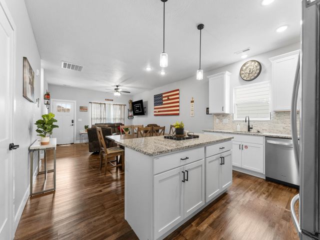 227 Watersound Way, Hollister, MO 65672