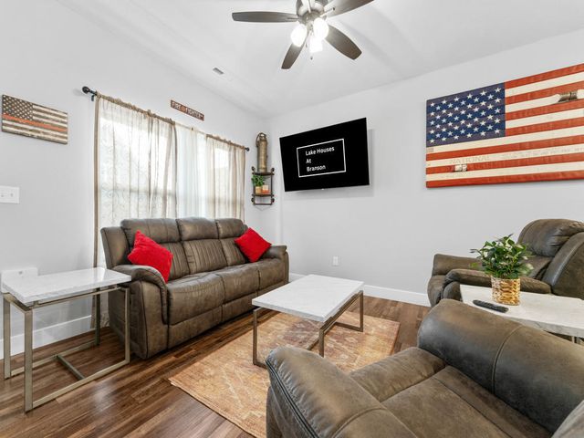 227 Watersound Way, Hollister, MO 65672