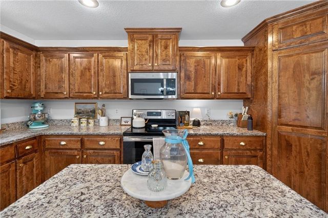 1308 NW Hilltop Lane, Grain Valley, MO 64029