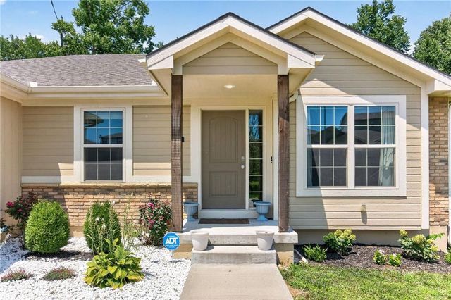 1308 NW Hilltop Lane, Grain Valley, MO 64029