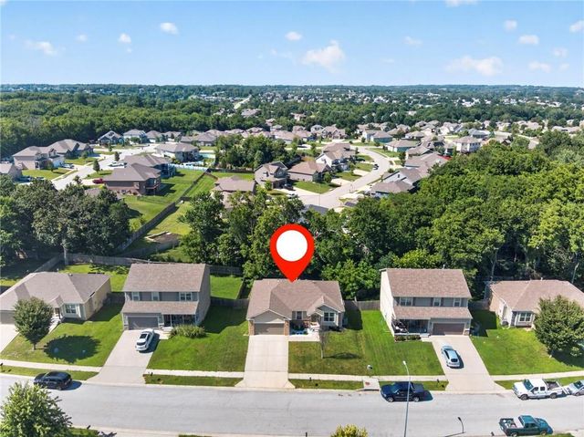 1308 NW Hilltop Lane, Grain Valley, MO 64029