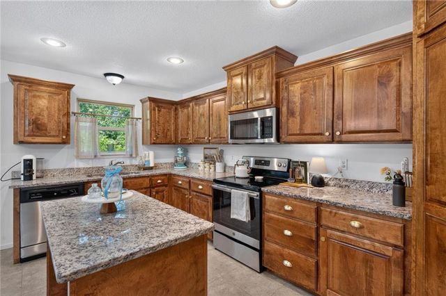 1308 NW Hilltop Lane, Grain Valley, MO 64029