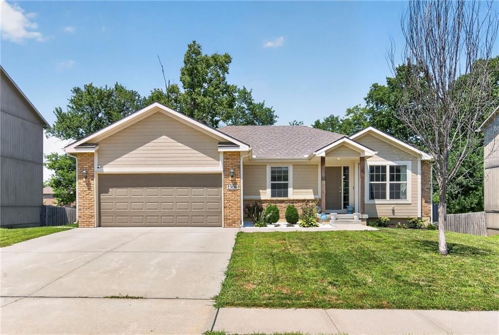 1308 NW Hilltop Lane, Grain Valley, MO 64029