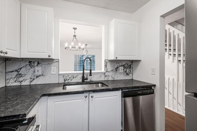 4049 Parkcove Drive, 19D, Columbus, OH 43230