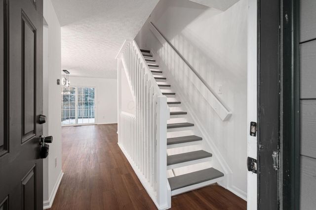 4049 Parkcove Drive, 19D, Columbus, OH 43230