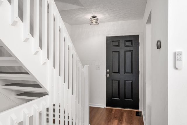 4049 Parkcove Drive, 19D, Columbus, OH 43230