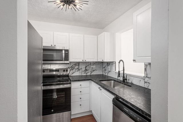 4049 Parkcove Drive, 19D, Columbus, OH 43230