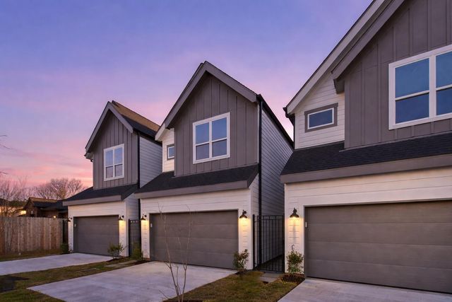 5027 Golden Forest Drive C, Houston, TX 77091