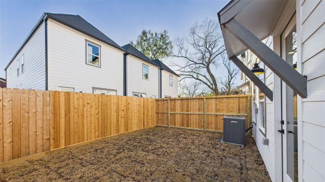 5027 Golden Forest Drive C, Houston, TX 77091