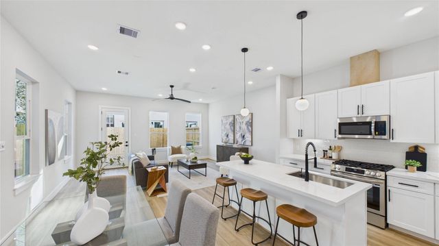 5027 Golden Forest Drive C, Houston, TX 77091