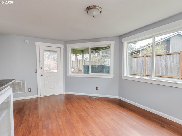 8530 Sw DAKOTA Dr, Tualatin, OR 97062