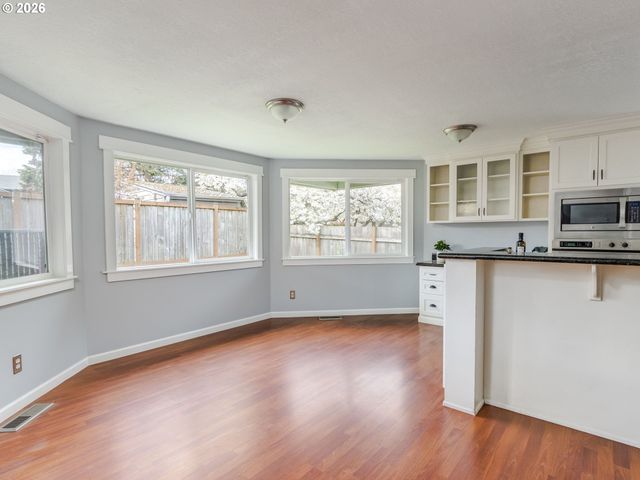 8530 Sw DAKOTA Dr, Tualatin, OR 97062