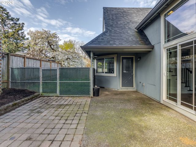 8530 Sw DAKOTA Dr, Tualatin, OR 97062