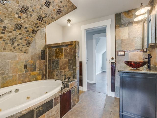 8530 Sw DAKOTA Dr, Tualatin, OR 97062