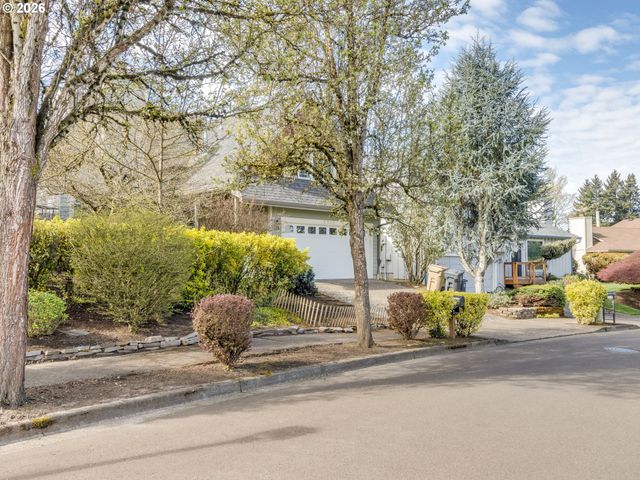 8530 Sw DAKOTA Dr, Tualatin, OR 97062