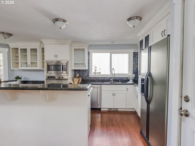 8530 Sw DAKOTA Dr, Tualatin, OR 97062