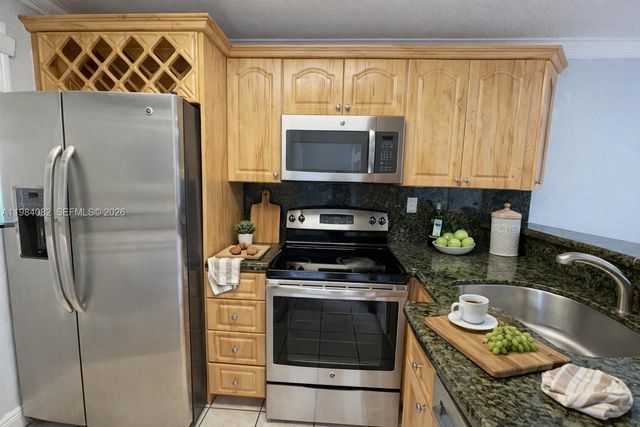 7955 NW 8th St 2D, Miami, FL 33126