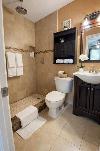 7955 NW 8th St 2D, Miami, FL 33126