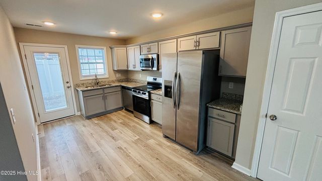 1151 Cross Creek Circle F, Greenville, NC 27834