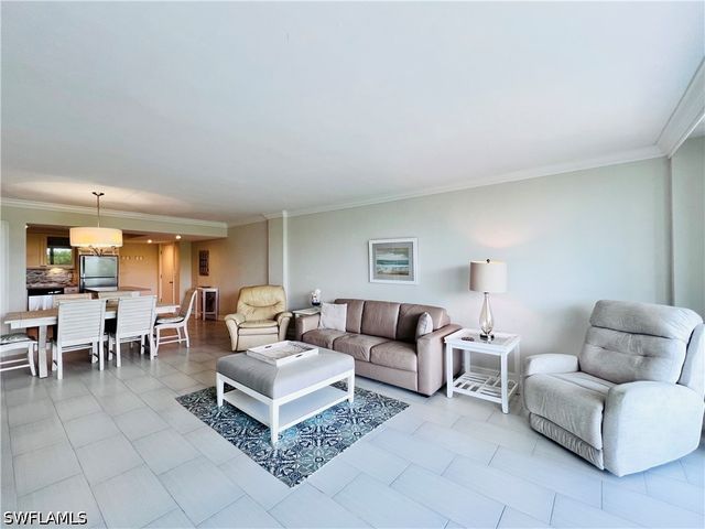 5 Bluebill AVE 303-1, Naples, FL 34108