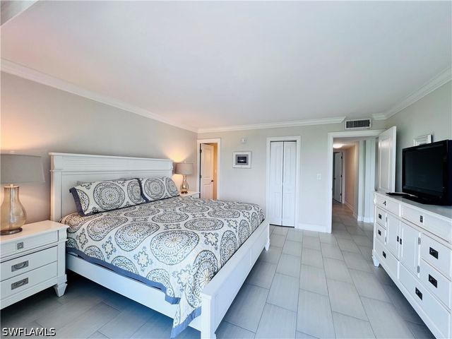5 Bluebill AVE 303-1, Naples, FL 34108