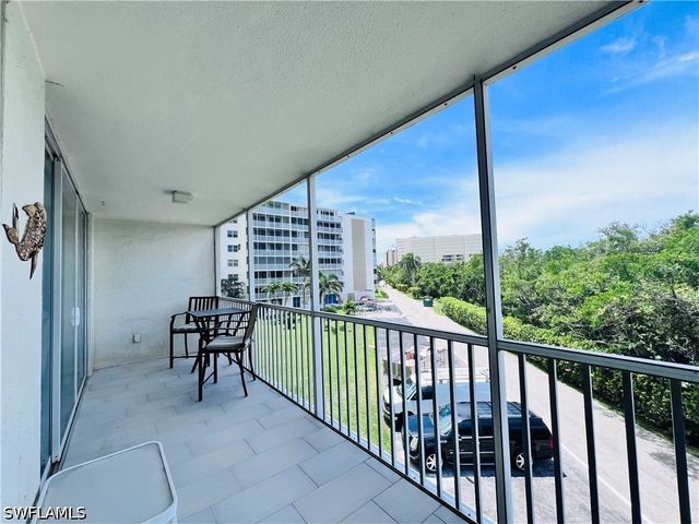5 Bluebill AVE 303-1, Naples, FL 34108